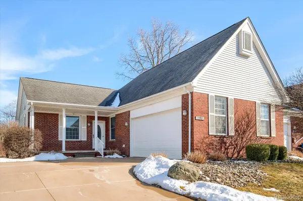 1390 Luxington DR, Lapeer, MI 48446
