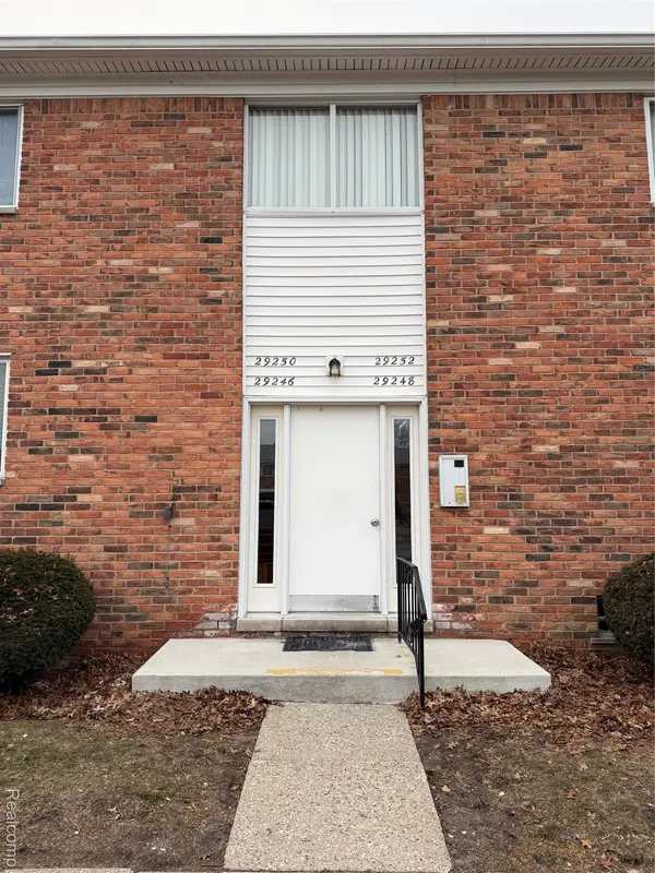 29248 Hoover RD, Warren, MI 48093