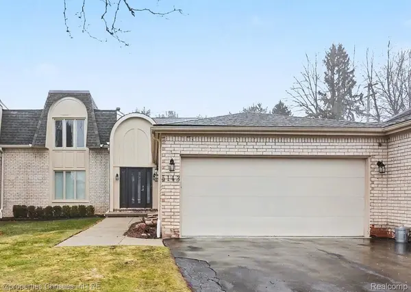 5143 Woodlands DR, Bloomfield Hills, MI 48302
