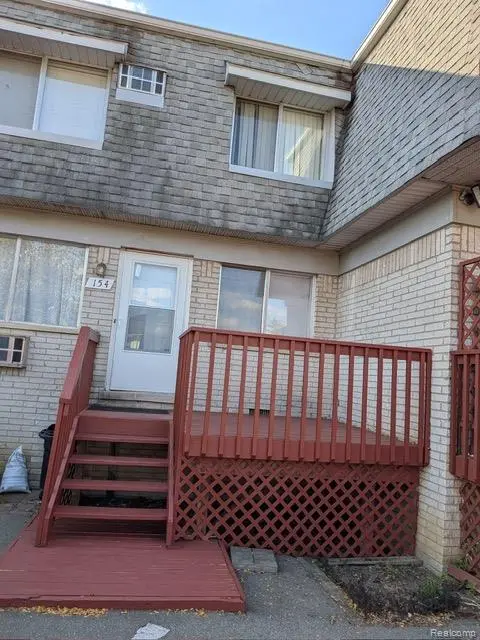 154 Ladd RD,  Walled Lake,  MI 48390