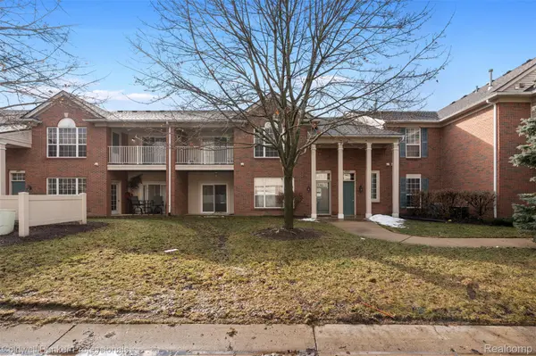 21105 Chesapeake CIR #243, Commerce Charter Township, MI 48390
