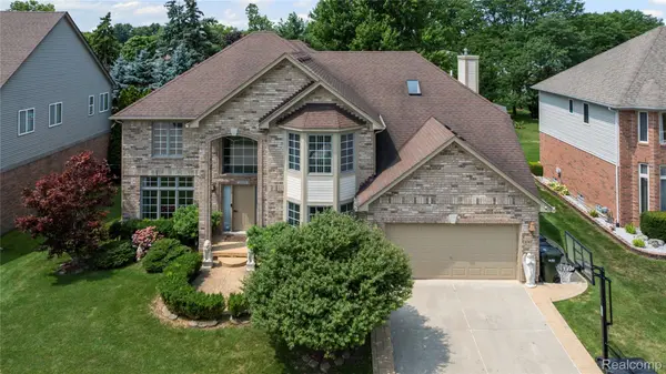 35839 Bella Sera DR, Sterling Heights, MI 48312