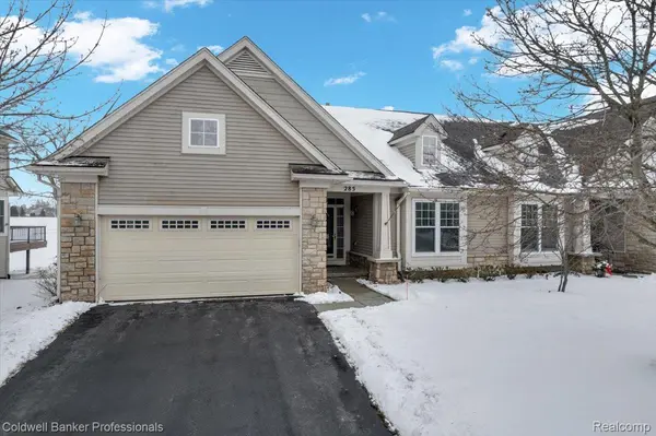 285 Stony Lake DR, Oxford Charter Township, MI 48371
