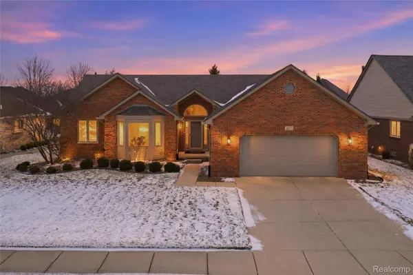 48274 Beacon Square DR, Macomb Township, MI 48044