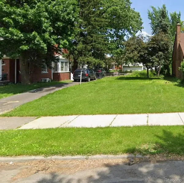 8600 Sorrento ST, Detroit, MI 48228