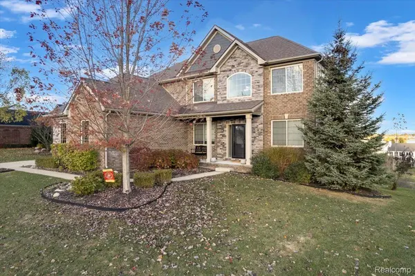 496 Overlook DR, Oxford Charter Township, MI 48371