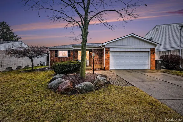 31429 Edgeworth DR, Madison Heights, MI 48071