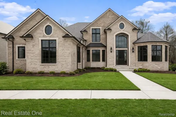2423 BUCKTHORN DR, Shelby Charter Township, MI 48316