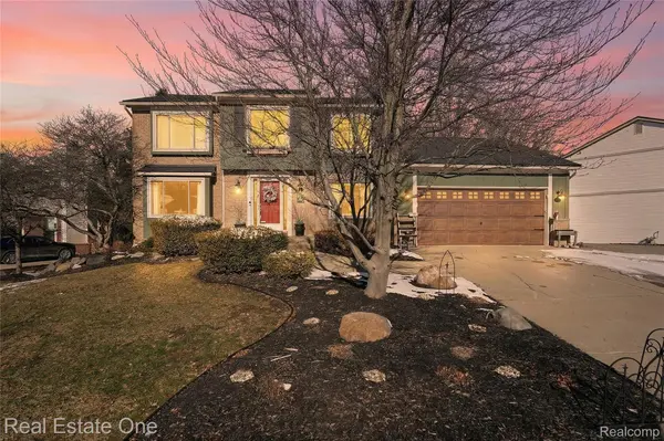 564 Dorchester WAY, Milford, MI 48381