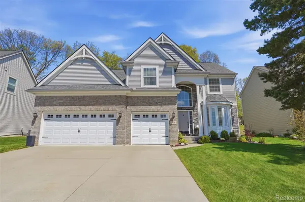 529 Napa Valley DR, Milford Charter Township, MI 48381