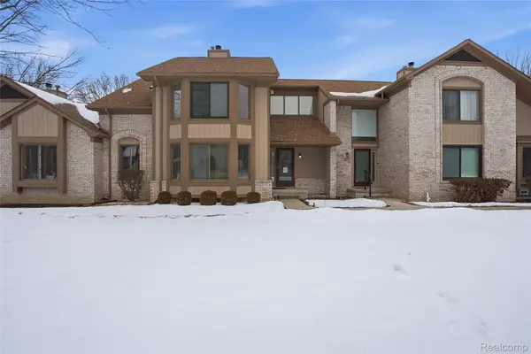 20435 Villa Grande CIR #54, Clinton Charter Township, MI 48038