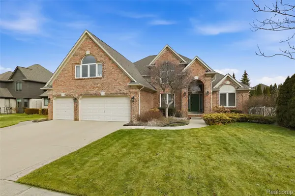 19389 Lakeland DR, Macomb Township, MI 48044