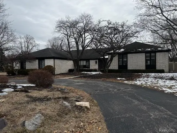 7415 E FRANKLIN RIDGE LN NE, West Bloomfield Charter Township, MI 48322