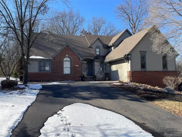 4765 Woodbine CIR S, West Bloomfield Charter Township, MI 48323