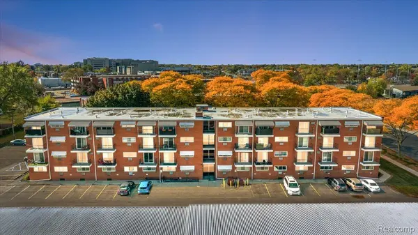 2915 W 13 Mile RD #407, Royal Oak, MI 48073