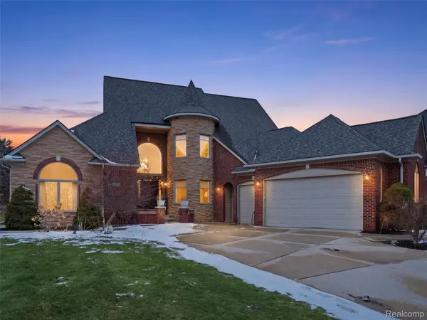 54465 Birchfield DR E, Shelby Charter Township, MI 48316