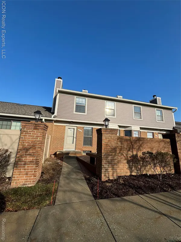 38890 Country CIR, Farmington Hills, MI 48331