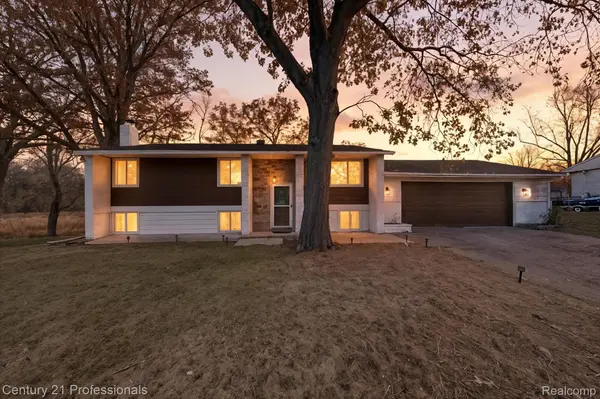 1268 Amarillo ST, Wolverine Lake Village, MI 48390
