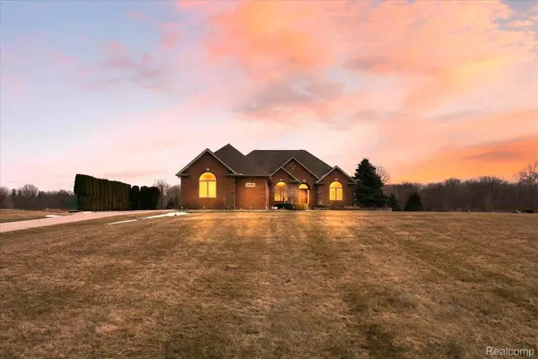 5585 Leah LN, Almont Township, MI 48003