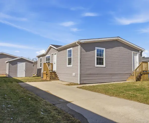 1935 Juneau CT, Hartland Township, MI 48353
