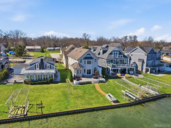 12183 Margaret DR, Fenton Charter Township, MI 48430