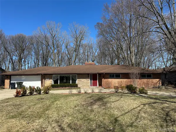 3501 Denson DR, Sterling Heights, MI 48310