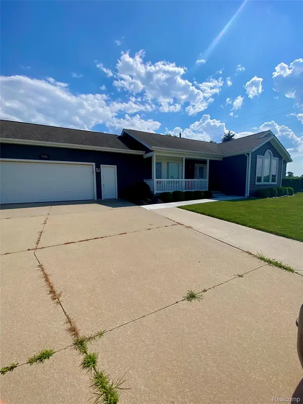 7758 DRAKESHIRE BLVD,  Almont Village,  MI 48003