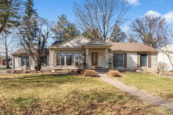 1003 Hemlock DR, Rochester, MI 48307