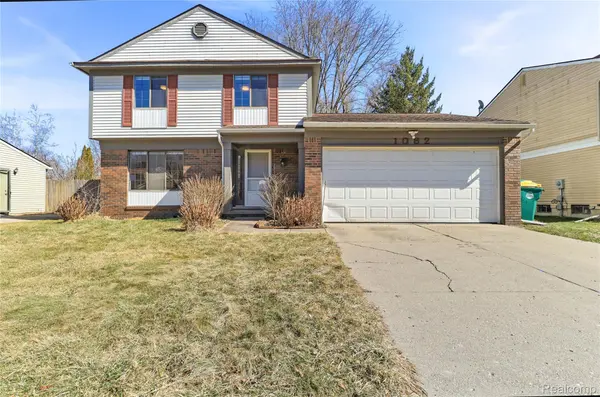 1082 Rue Deauville BLVD, Ypsilanti Charter Township, MI 48198