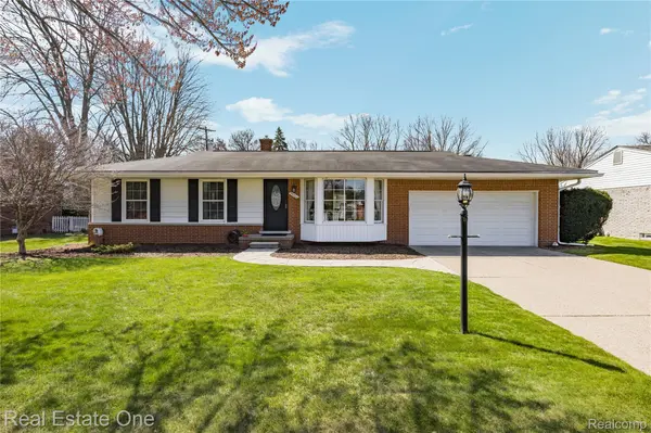 25202 Anchorage ST, Harrison Charter Township, MI 48045
