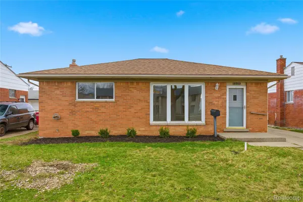 15225 Common RD, Roseville, MI 48066