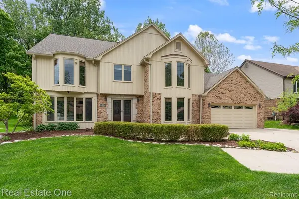 1171 Springwood LN, Rochester Hills, MI 48309