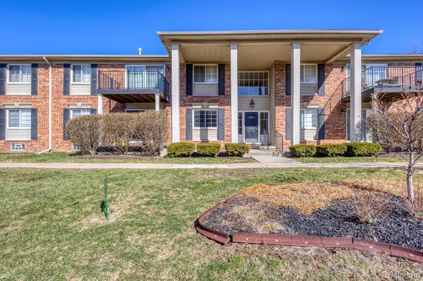 6121 Orchard Lake RD #102, West Bloomfield Charter Township, MI 48322