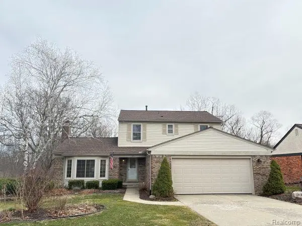 23944 Greening DR, Novi, MI 48375