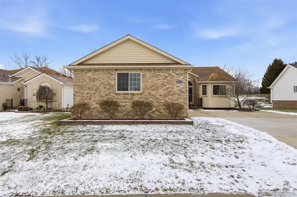 42925 N Hampton DR, Sterling Heights, MI 48314
