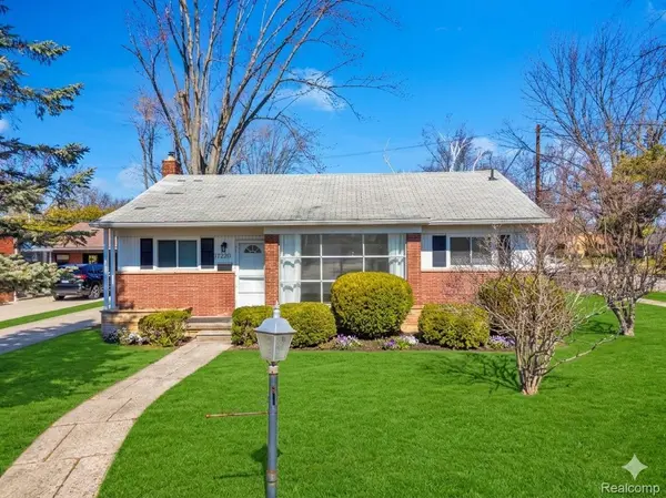 17220 W 13 Mile RD, Beverly Hills Village, MI 48025