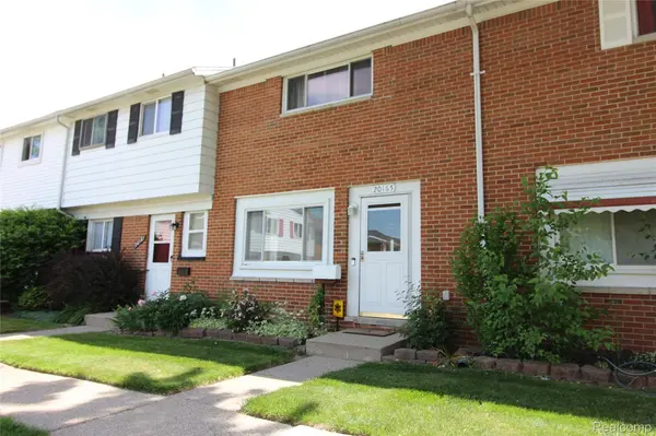20165 Merle CT, Clinton Charter Township, MI 48035