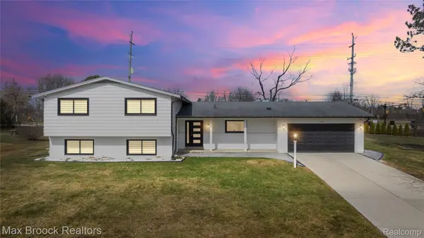 5316 CENTERBROOK DR, West Bloomfield Charter Township, MI 48322