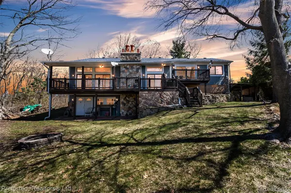 3525 Whitfield DR, Waterford Charter Township, MI 48329