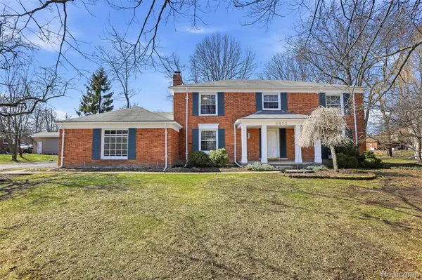 5972 Barnstable CT, West Bloomfield Charter Township, MI 48322