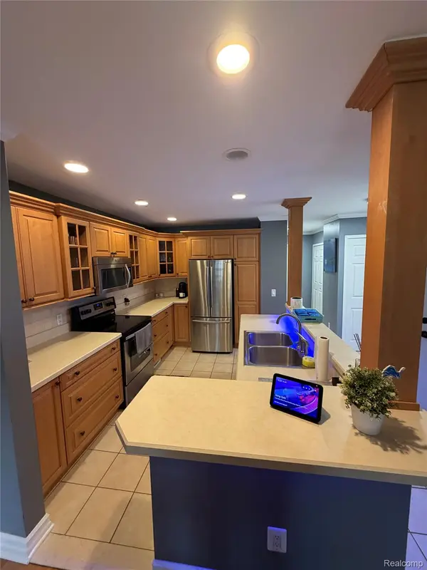 35531 Heritage LN,  Farmington,  MI 48335
