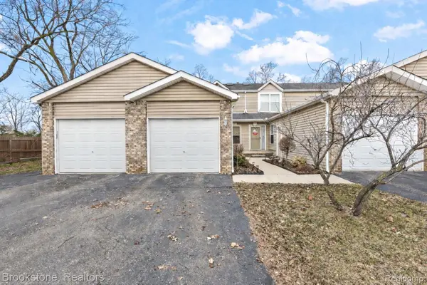 19512 Stanford LN #7, Roseville, MI 48066