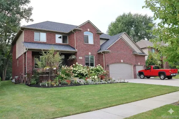 5121 Orchard Crest DR, Troy, MI 48085