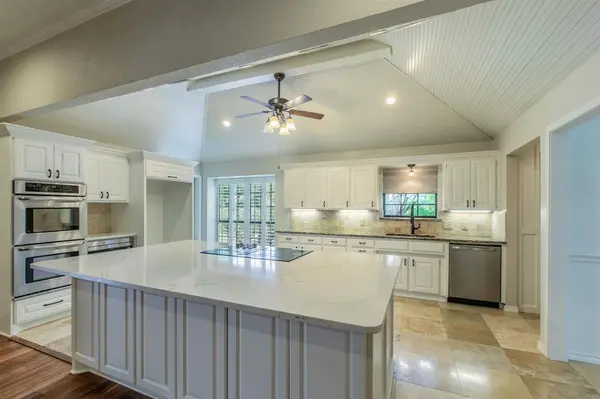 1925 Glenbrook Court, Bedford, TX 76021