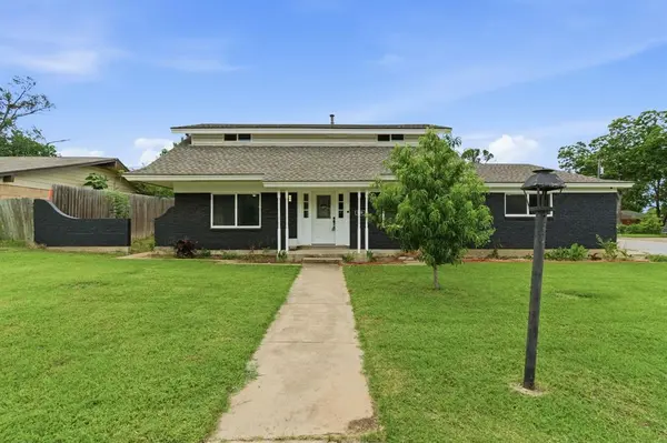 1900 Charleston Drive, Bedford, TX 76022