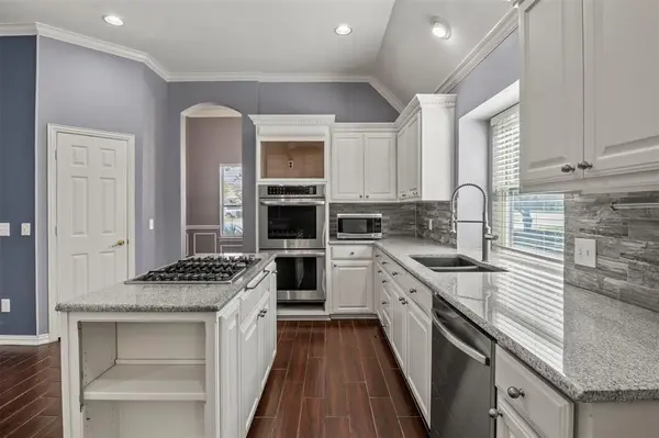 1003 Hunters Creek Drive, Carrollton, TX 75007