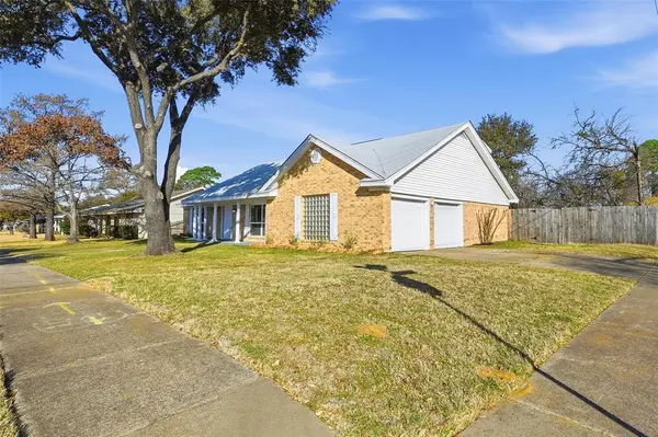 3301 Peachtree Lane, Pantego, TX 76013
