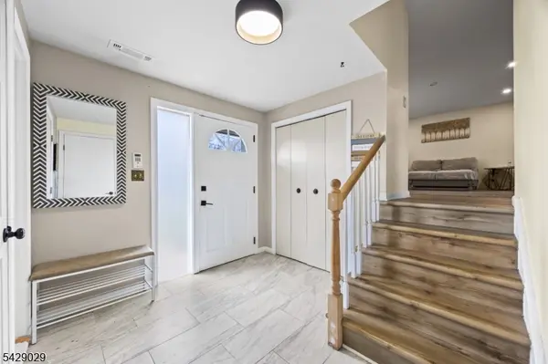 21 Starlit Dr, Middlesex Boro, NJ 08846