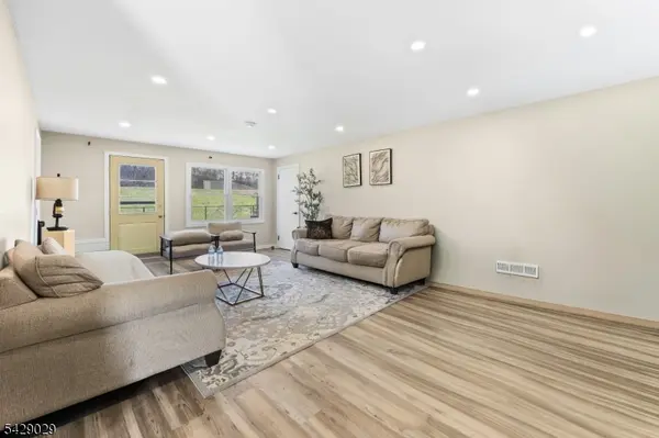 21 Starlit Dr, Middlesex Boro, NJ 08846