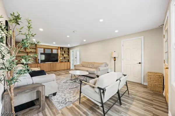 21 Starlit Dr, Middlesex Boro, NJ 08846